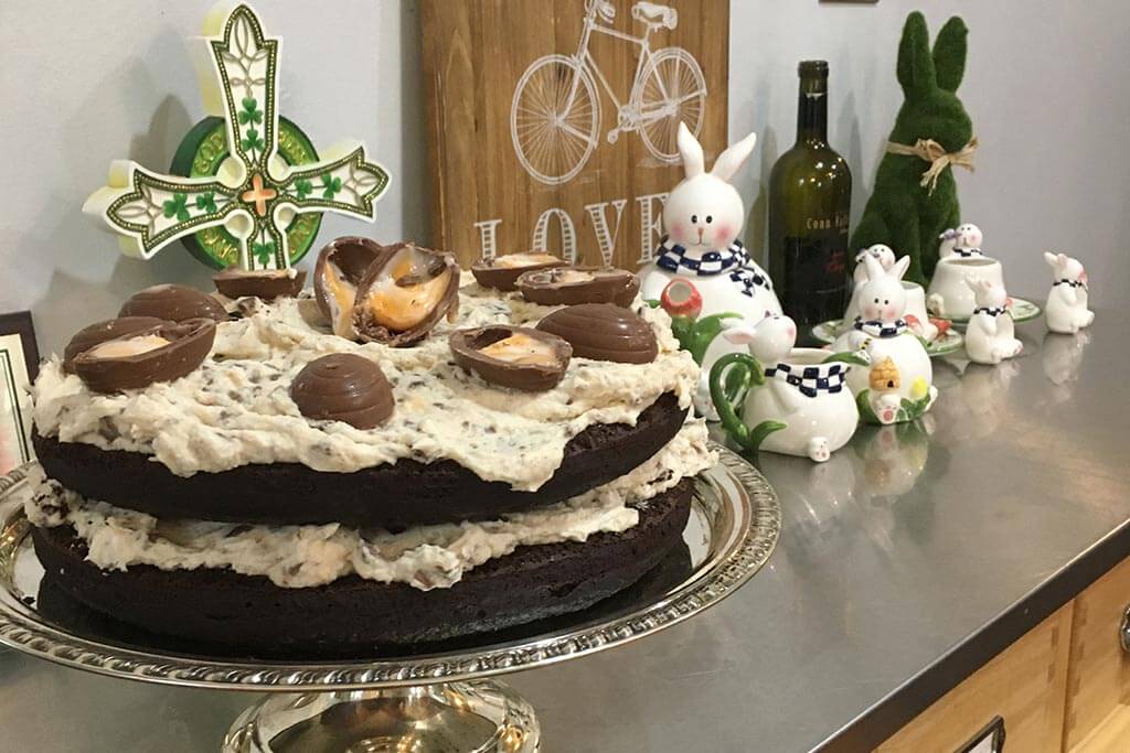 Occasion Cake | Hoefel Haus B&B and Bike Hostel